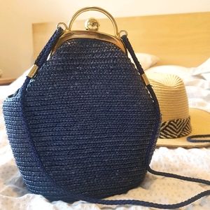 👜 Vintage rattan purse in royal navy blue